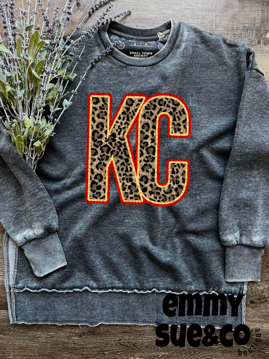 Vintage Fleece Crewneck | KC Red | NEW